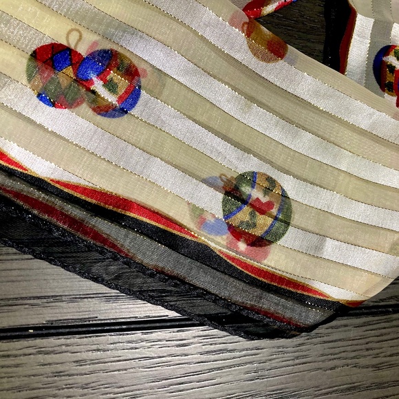 EUC Liz Claiborne Christmas Ball Scarf - Picture 5 of 14